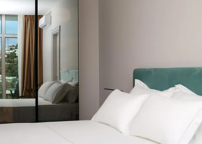 Toto Hotel & Apartments